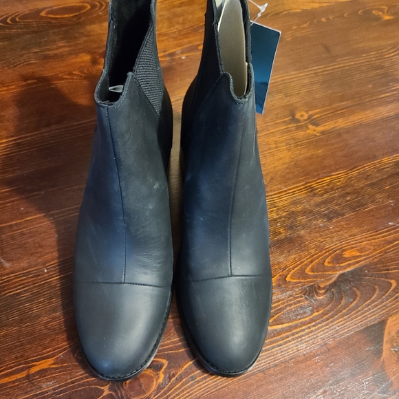 Toms booties size 8 - Picture 2 of 3